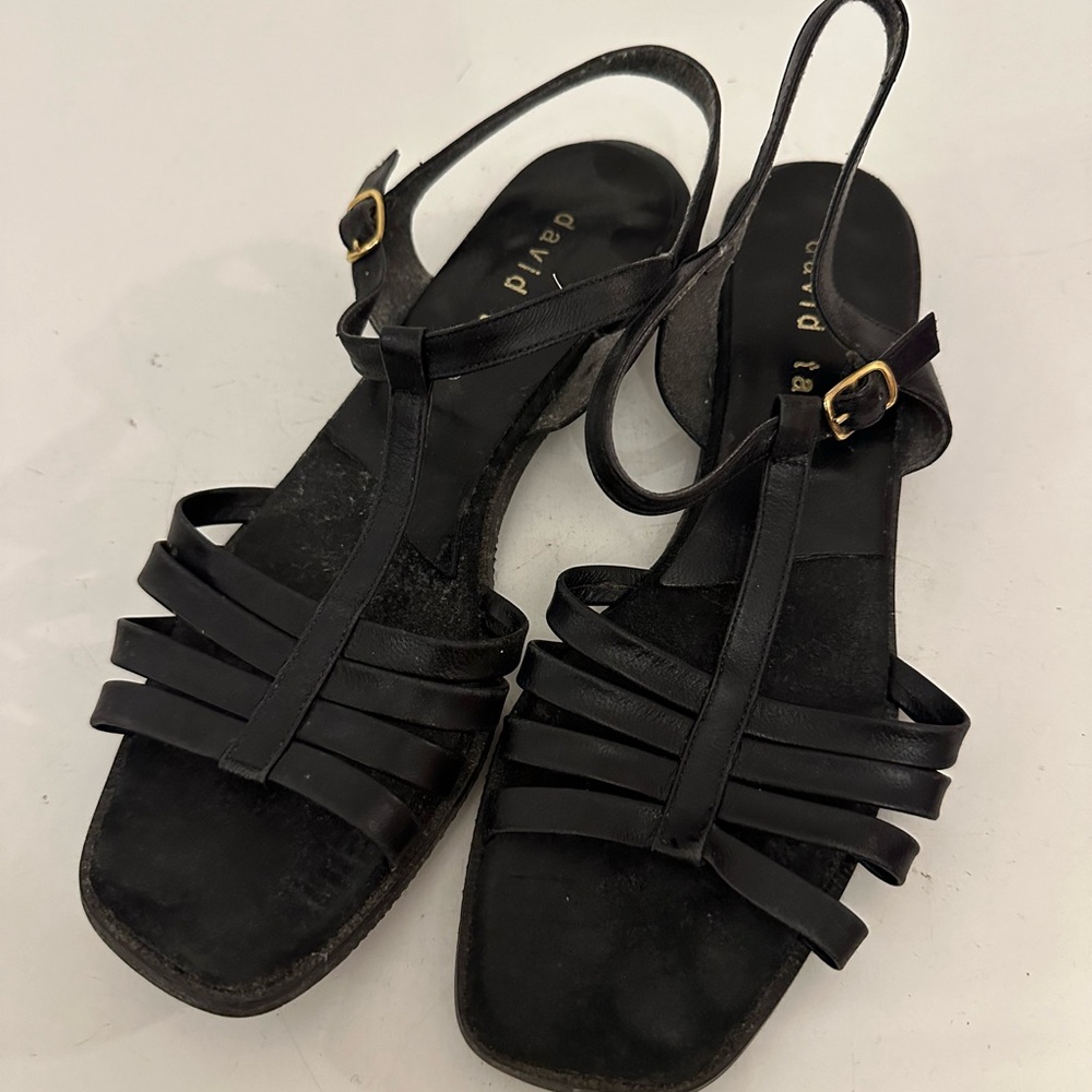 David tato black leather strapped sandals flat bottom size 7.5